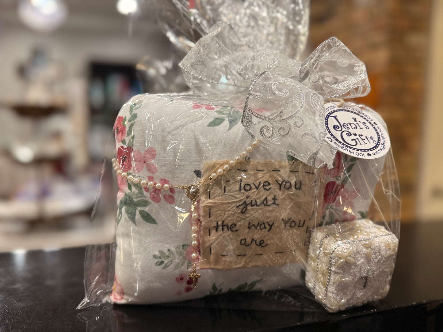 Gift basket - pillow