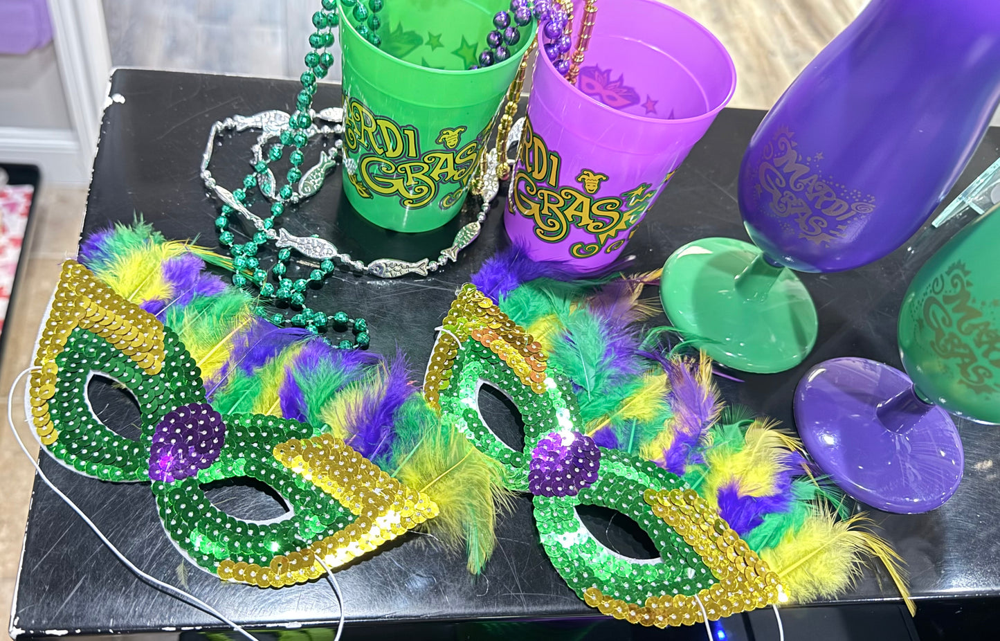 Mardi Gras mask w/feathers