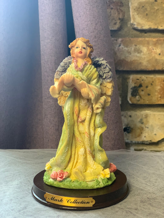 Angel w/scroll Marlo Collection figurine