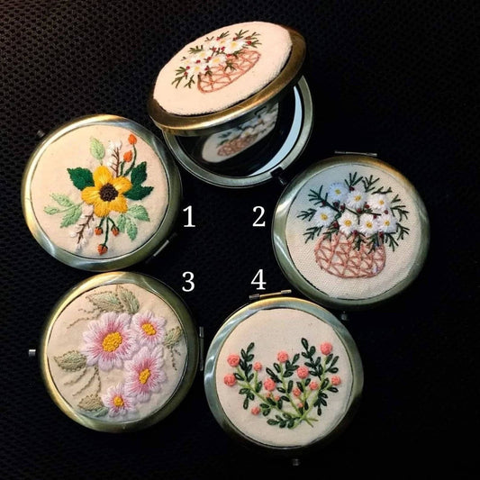 Floral Embroidered Compact Mirror, Collection Scarlett: 4. Rose Garden