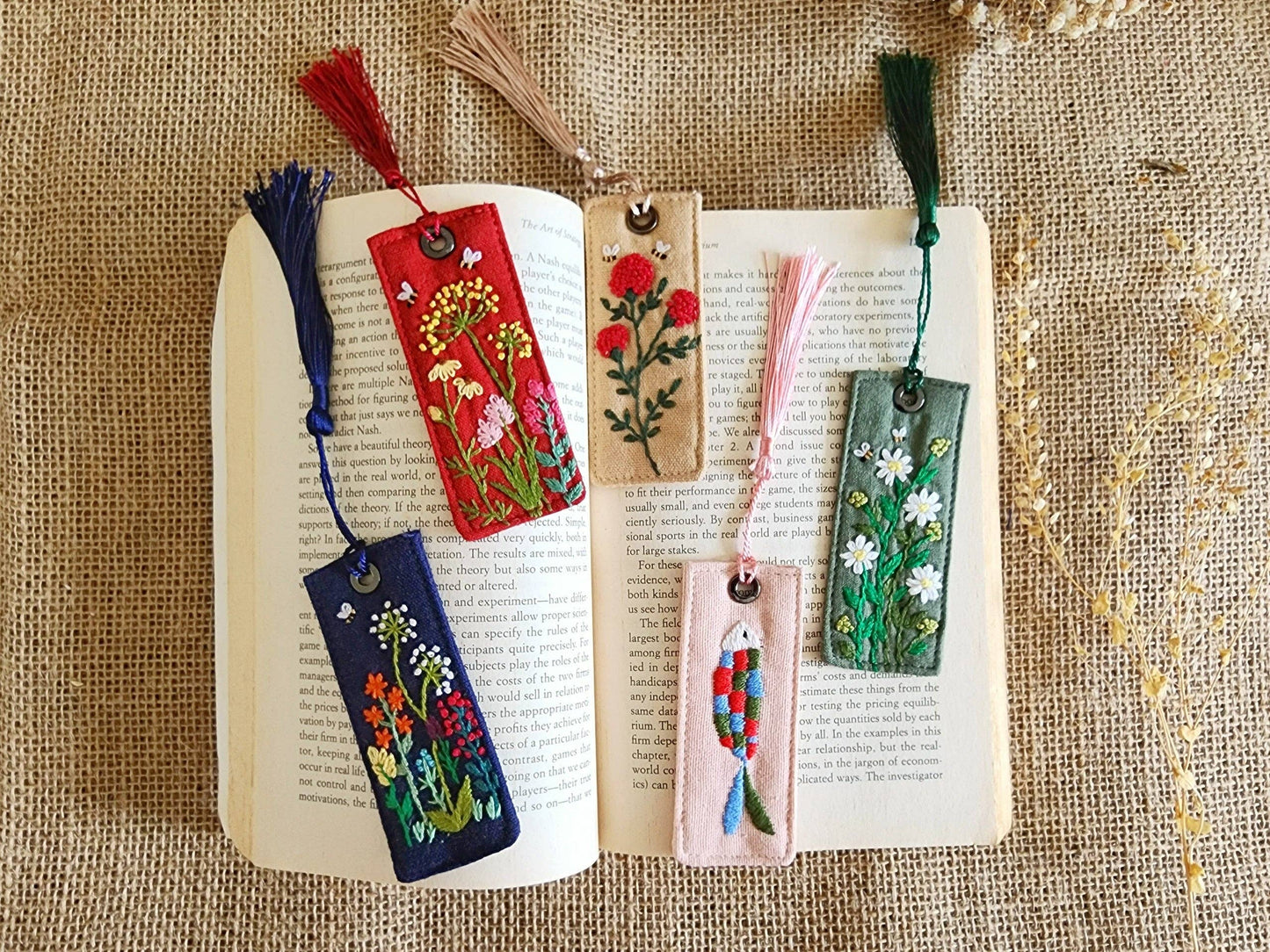 Vintage Linen Bookmark With Cute Floral Embroidery: 5.Daisy Garden-Olive