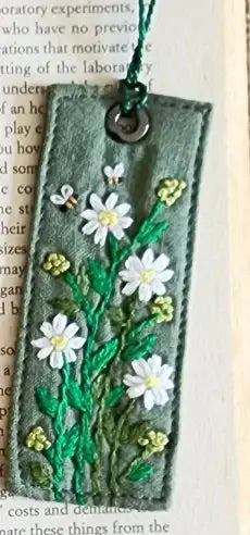 Vintage Linen Bookmark With Cute Floral Embroidery: 5.Daisy Garden-Olive